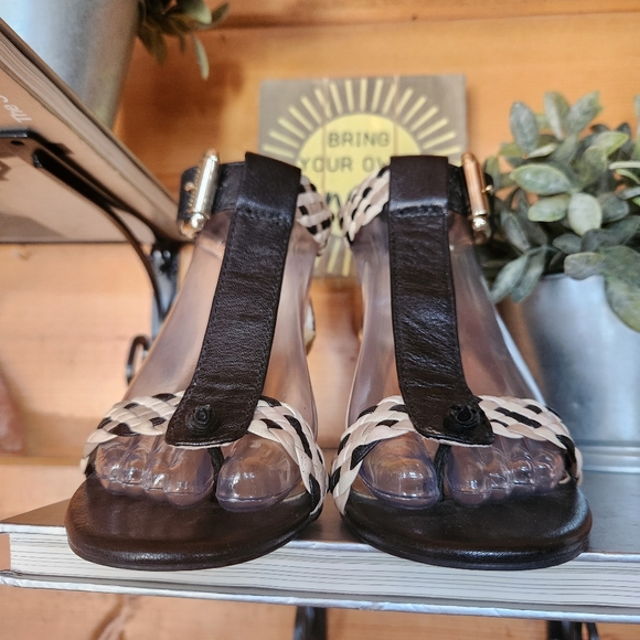 Michael Kors 🌻 Black Tan Leather Cone Heels Sandals Braided T Strap Thong 6.5 M - Picture 4 of 12